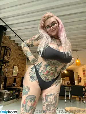 stupiderandhotter / krispypinaham nude photo #0001