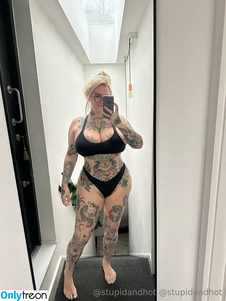 stupiderandhotter nude photo #0011 (krispypinaham)