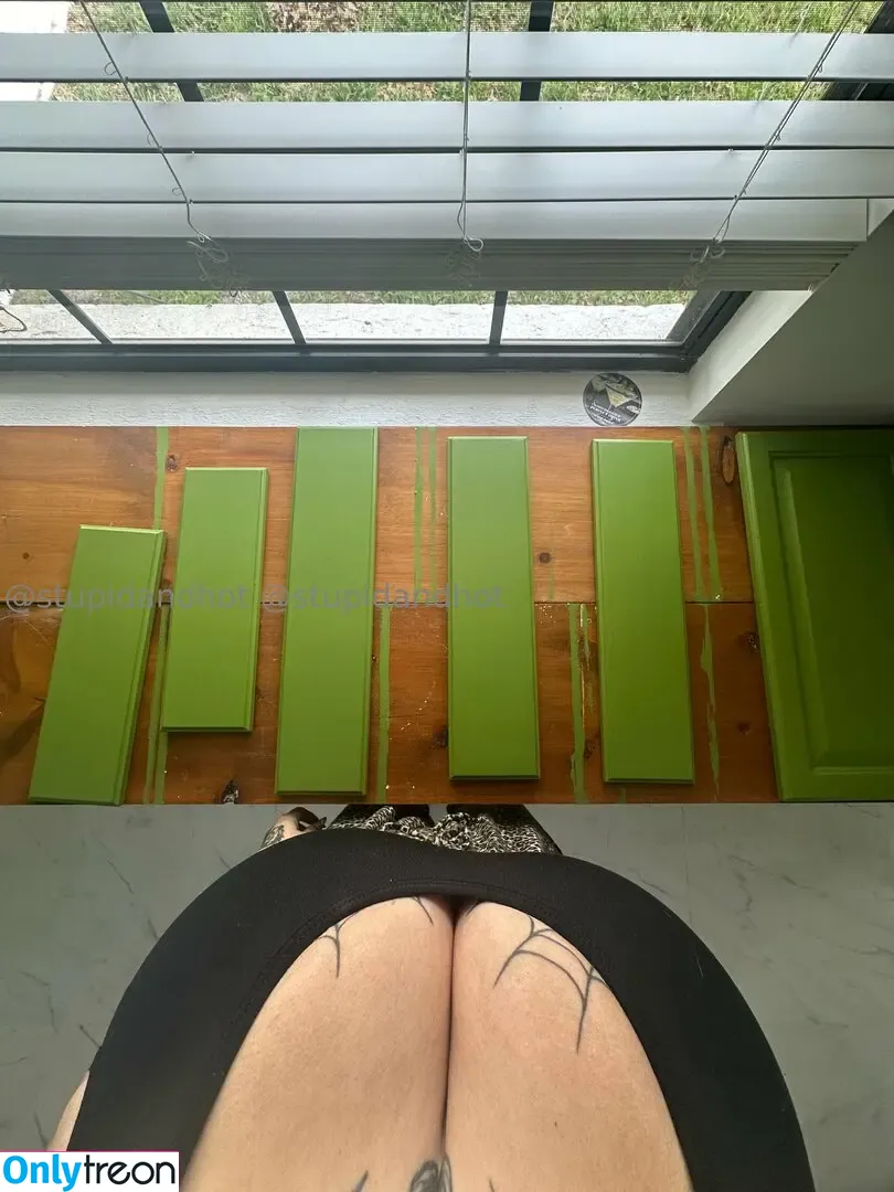 stupiderandhotter nude photo #0044 (krispypinaham)