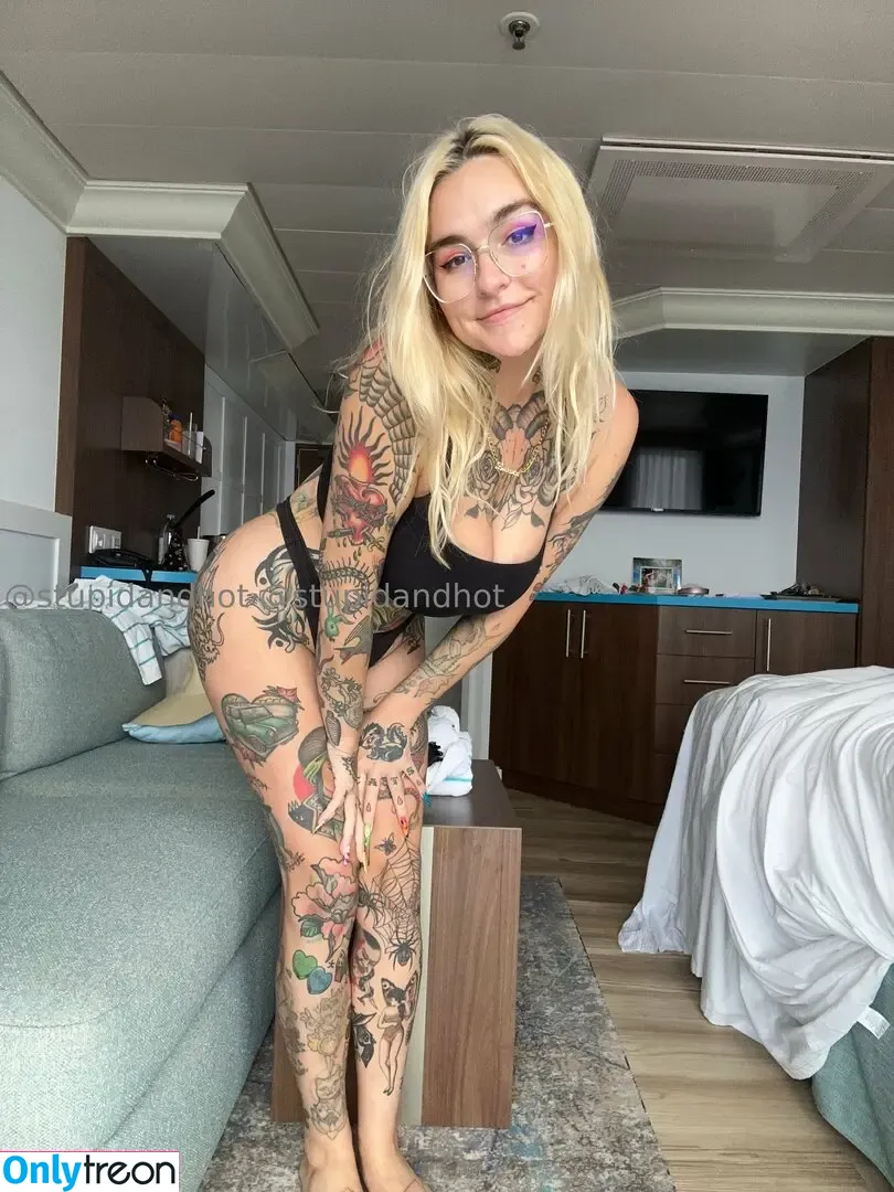 stupiderandhotter nude photo #0058 (krispypinaham)