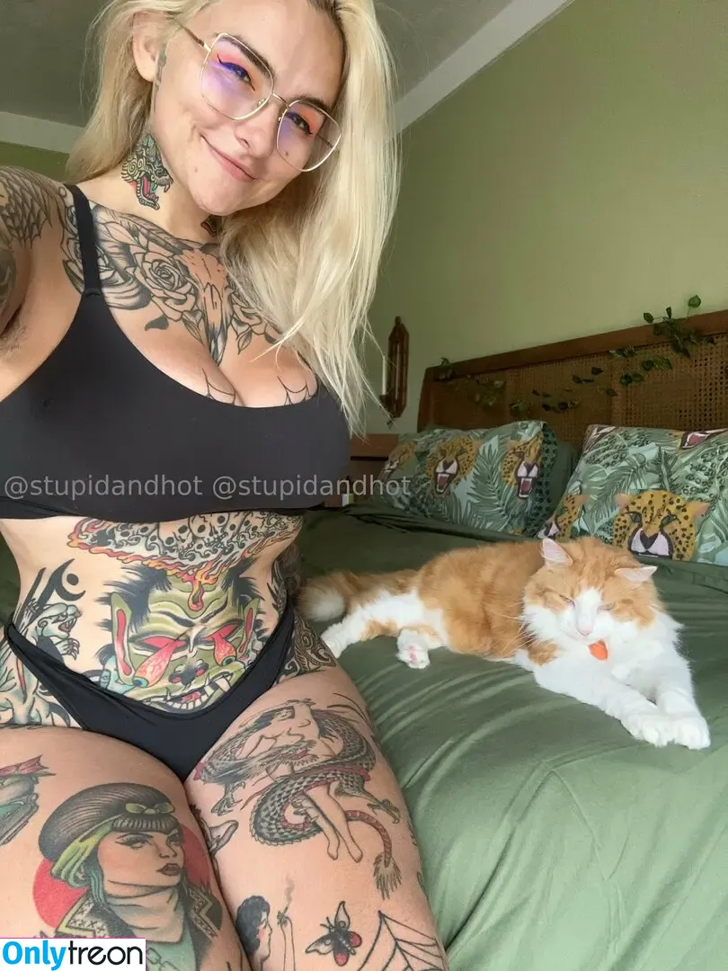 stupiderandhotter nude photo #0059 (krispypinaham)