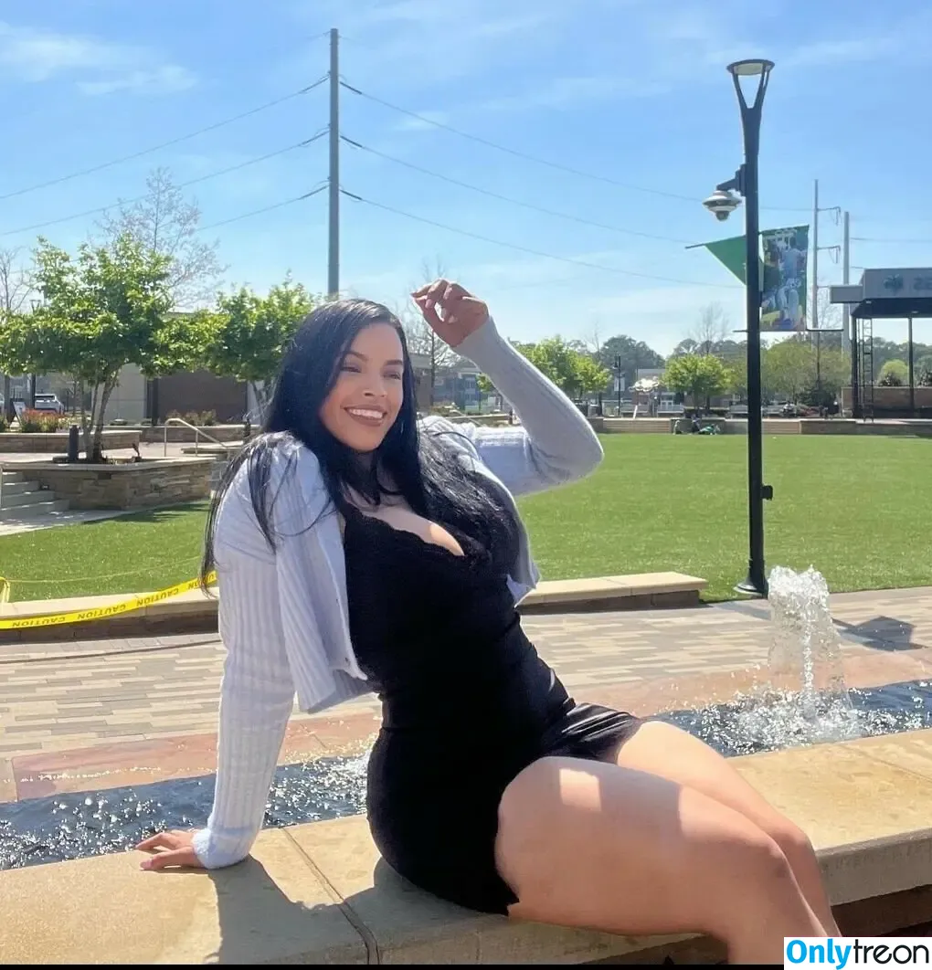 Sugaaa_ nude photo #0005 (Azuquita23 / Thania Aguilera / imsugaofficial)