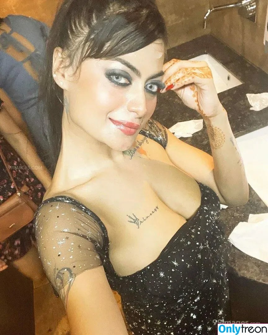 Suhaani Laskar nude photo #0024 (suhaanilaskar)