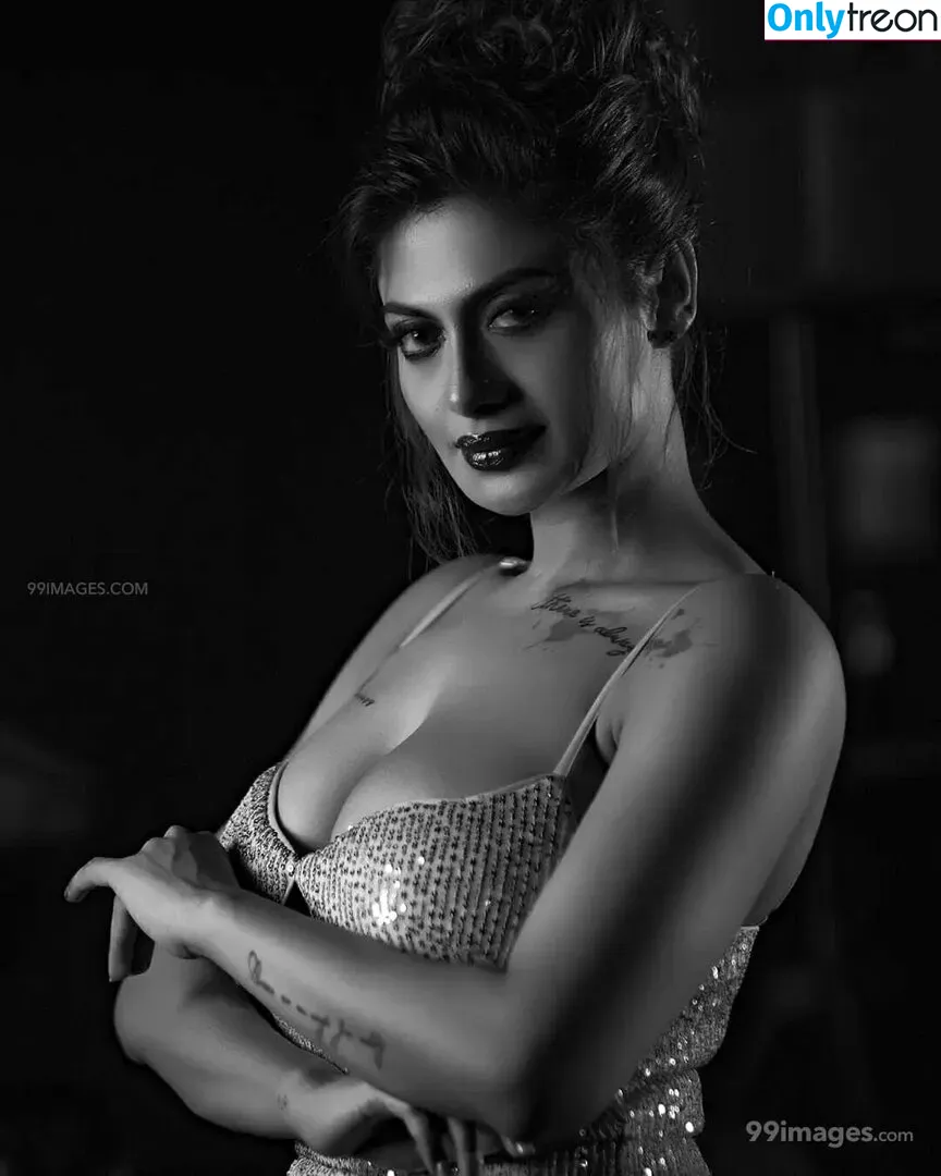 Suhaani Laskar nude photo #0105 (suhaanilaskar)