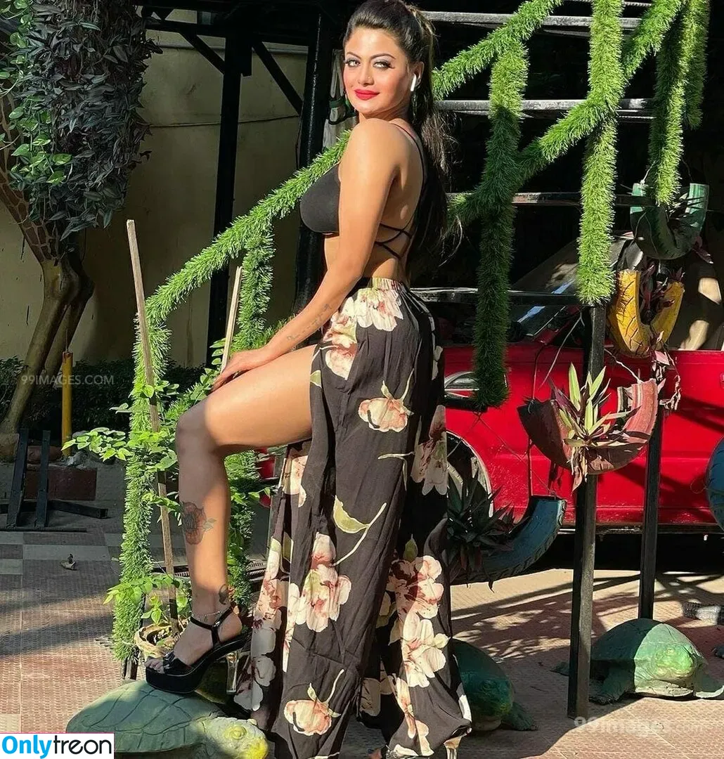 Suhaani Laskar nude photo #0195 (suhaanilaskar)