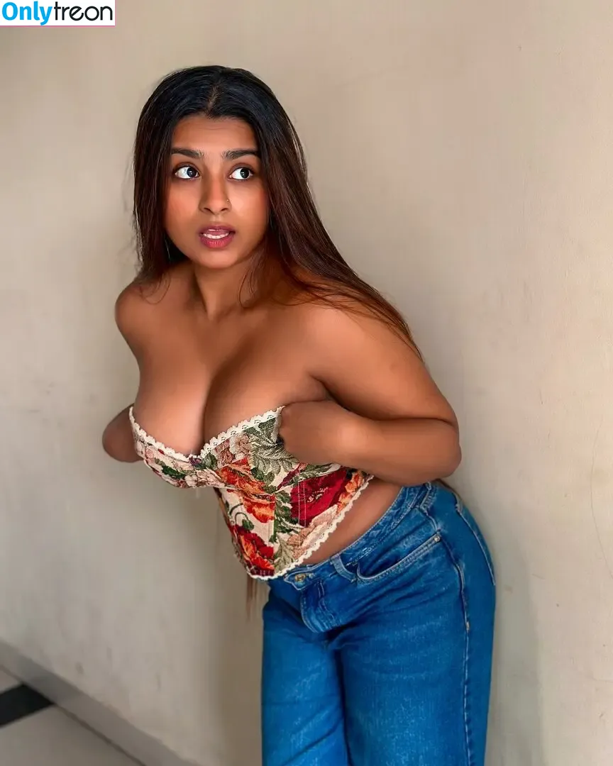 Suhana Khan nude photo #0427 (__suhuuu__)