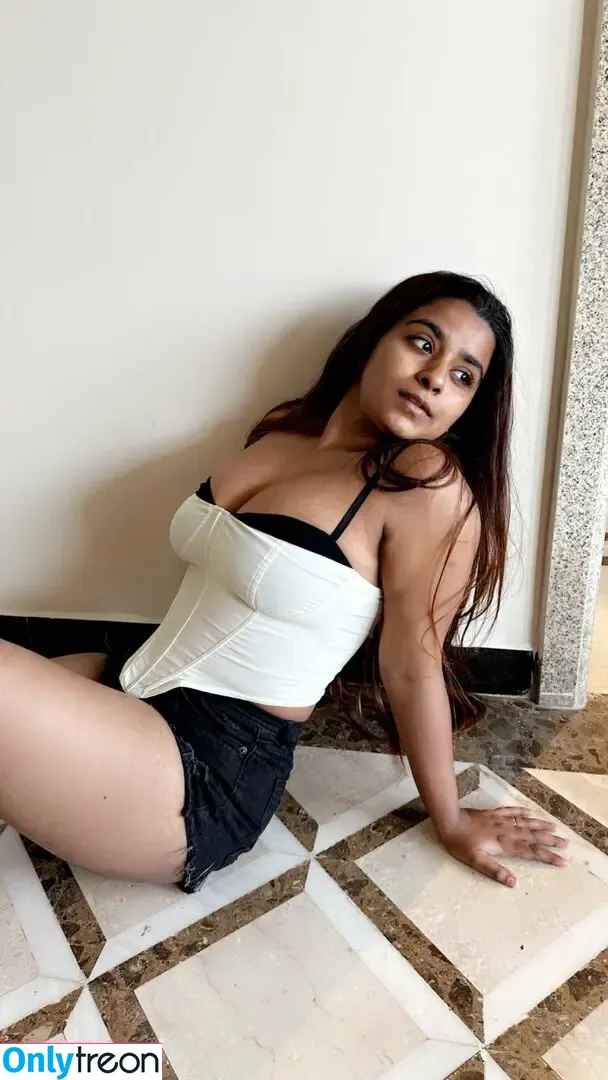 Suhana Khan nude photo #0467 (__suhuuu__)