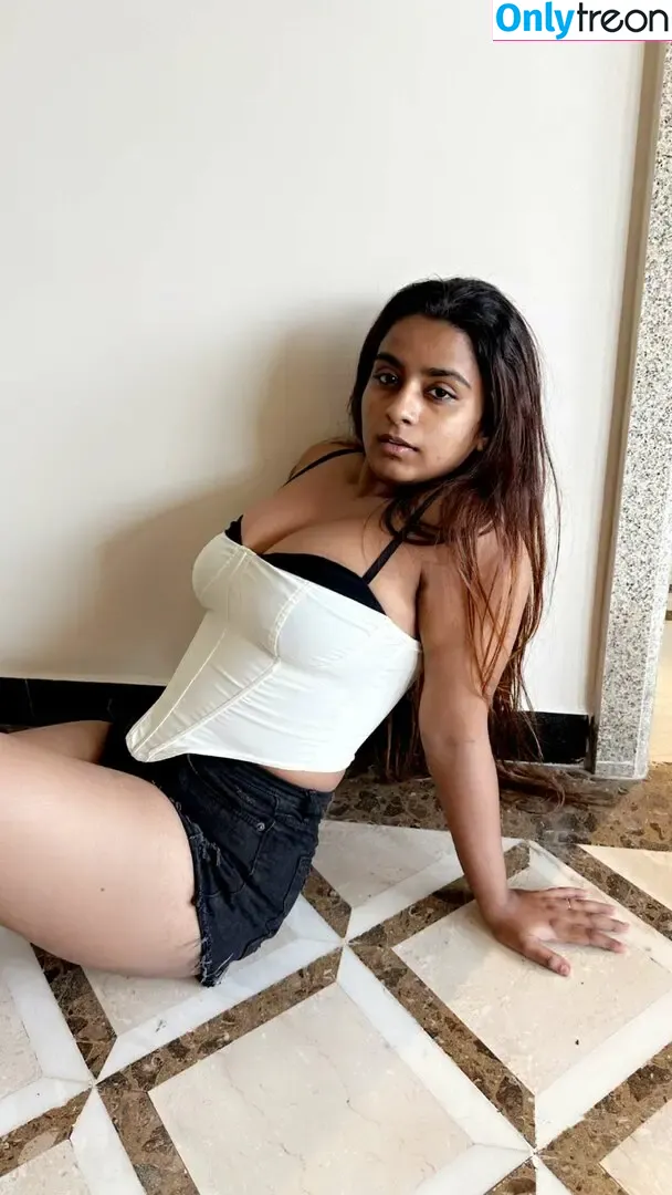 Suhana Khan nude photo #0468 (__suhuuu__)
