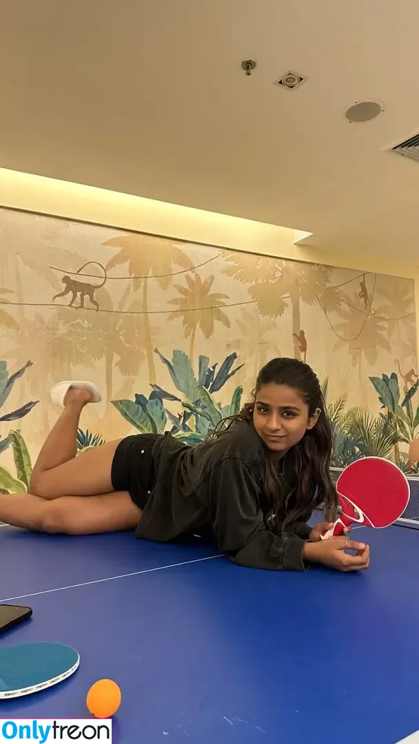 Suhana Khan nude photo #0474 (__suhuuu__)