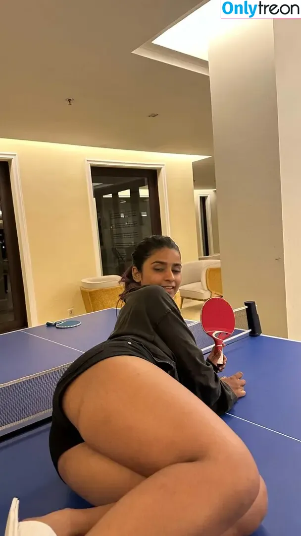 Suhana Khan nude photo #0476 (__suhuuu__)