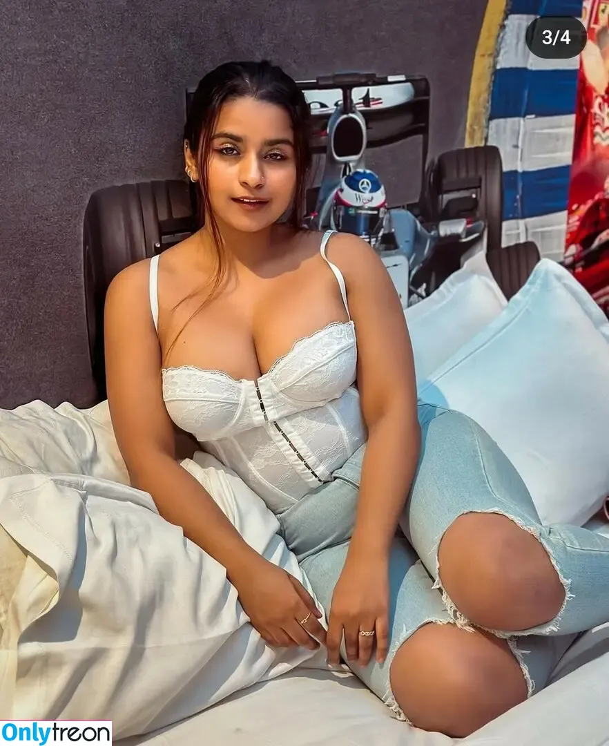 Suhana Khan nude photo #0524 (__suhuuu__)