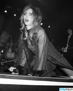 Suki Waterhouse / sukiwaterhouse фото голая #0518
