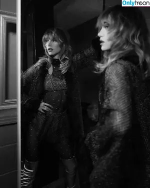 Suki Waterhouse / sukiwaterhouse фото голая #0520