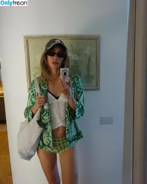 Suki Waterhouse / sukiwaterhouse фото голая #0525