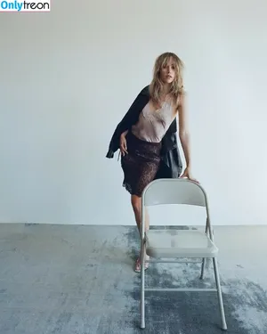 Suki Waterhouse / sukiwaterhouse фото голая #0552