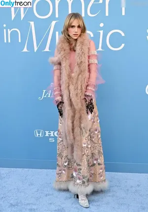 Suki Waterhouse / sukiwaterhouse фото голая #0582