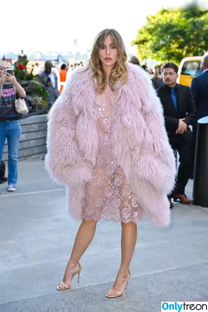 Suki Waterhouse nude photo #0451 (sukiwaterhouse)