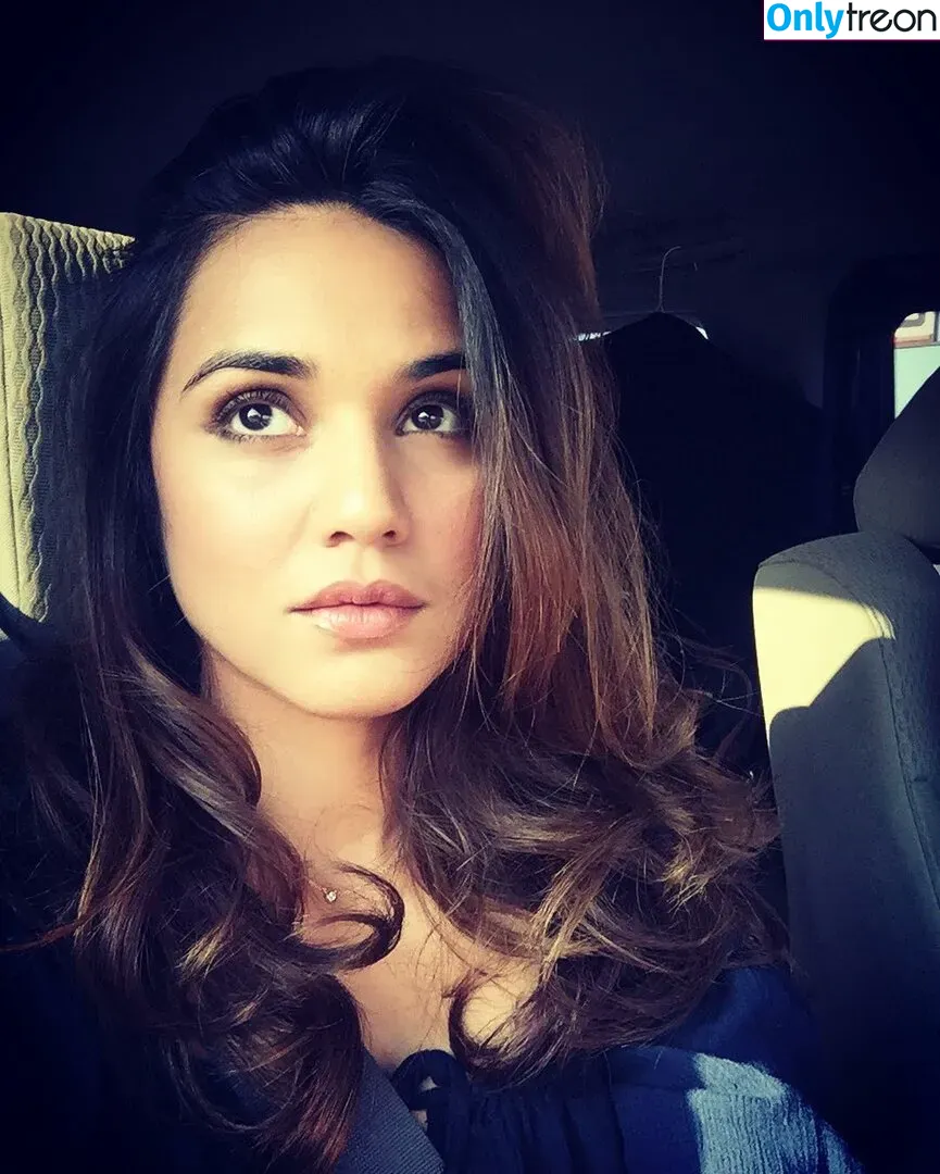 Summer Bishil голая photo #0019 (SummerBishil1 / summerybishil)