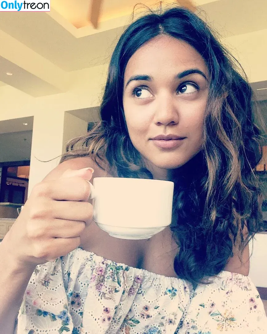 Summer Bishil голая photo #0022 (SummerBishil1 / summerybishil)