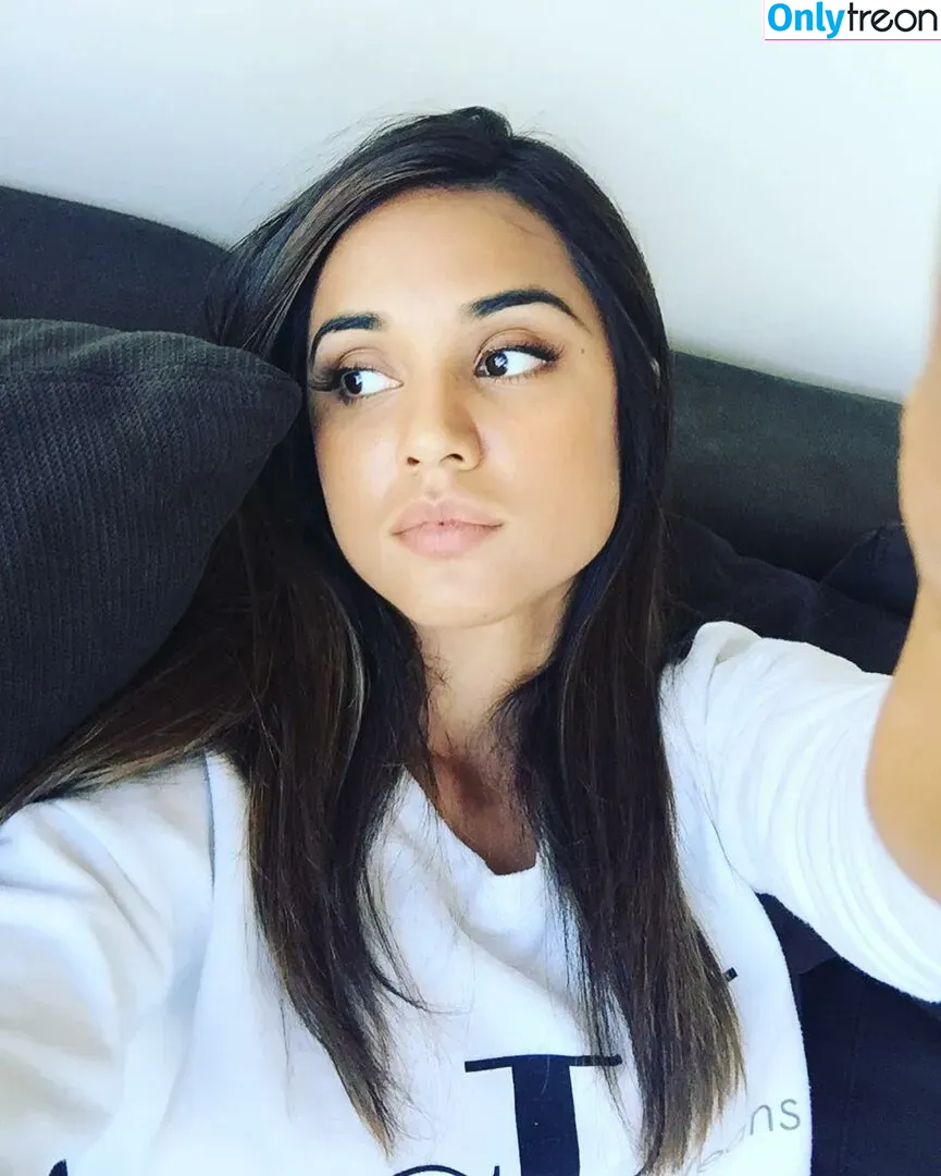 Summer Bishil голая photo #0026 (SummerBishil1 / summerybishil)