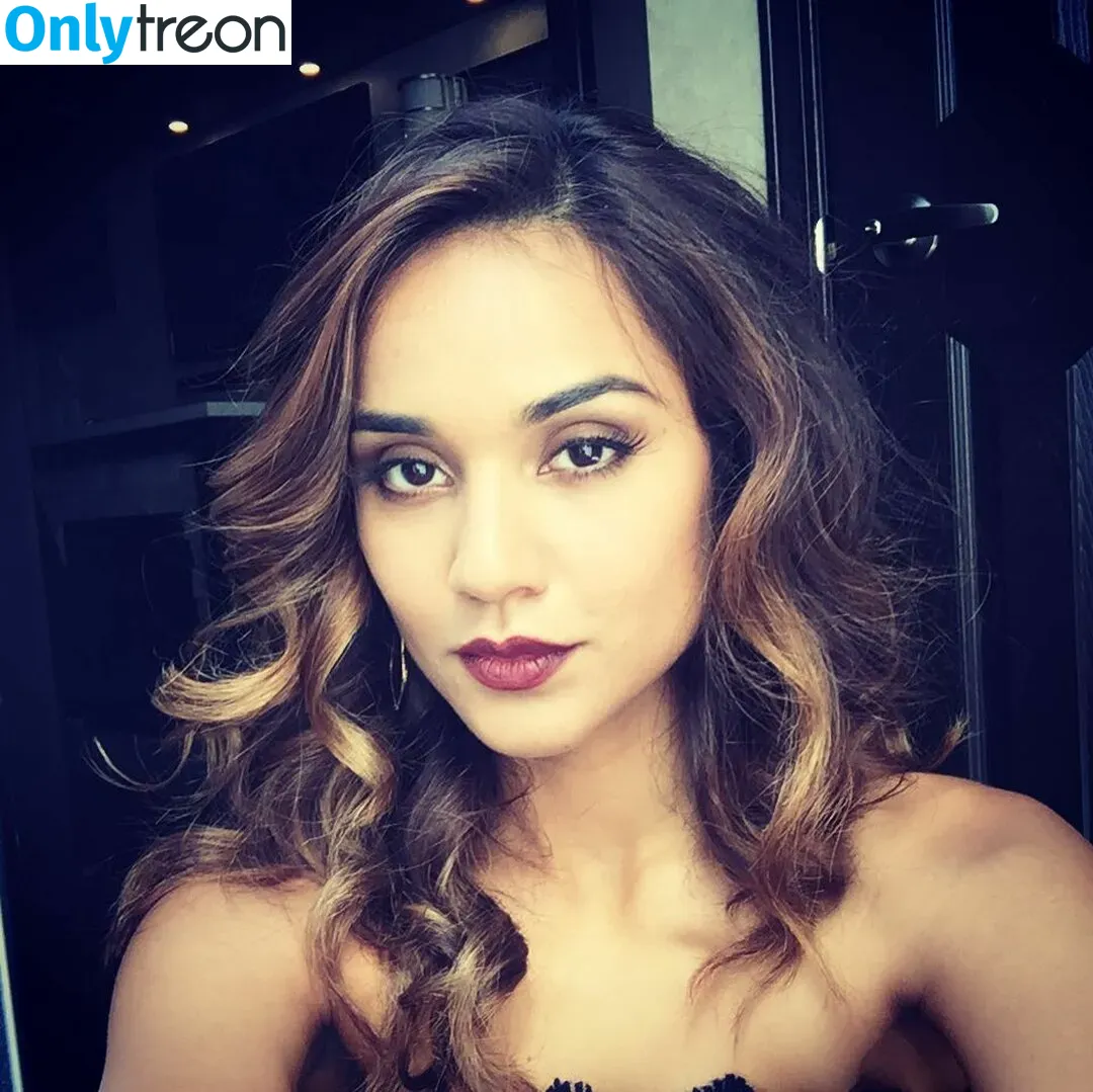 Summer Bishil nude photo #0030 (SummerBishil1 / summerybishil)