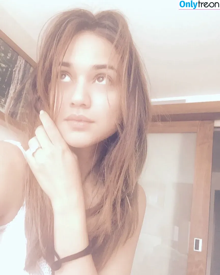 Summer Bishil голая photo #0036 (SummerBishil1 / summerybishil)