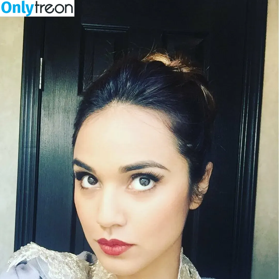 Summer Bishil голая photo #0045 (SummerBishil1 / summerybishil)