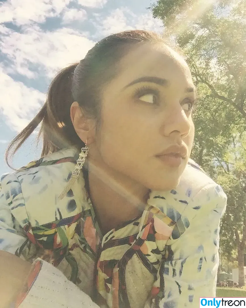 Summer Bishil голая photo #0050 (SummerBishil1 / summerybishil)