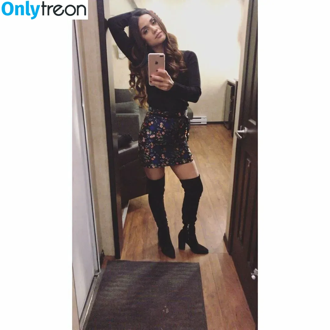 Summer Bishil голая photo #0101 (SummerBishil1 / summerybishil)