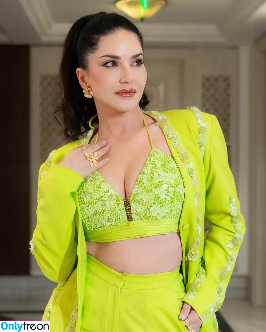 Sunny Leone nude photo #0457 (SunnyLeone)