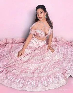 Surbhi Chandna / officialsurbhic фото голая #0093