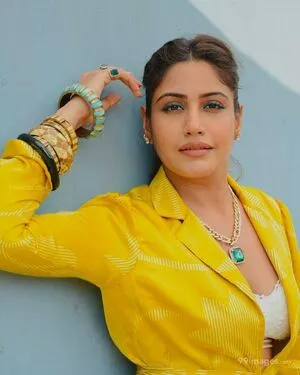 Surbhi Chandna / officialsurbhic фото голая #0095