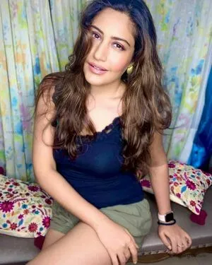 Surbhi Chandna / officialsurbhic фото голая #0097