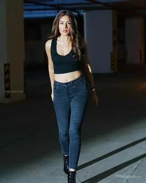 Surbhi Chandna / officialsurbhic фото голая #0100