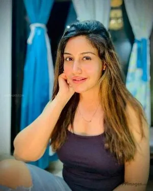 Surbhi Chandna / officialsurbhic фото голая #0103