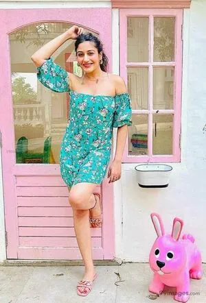 Surbhi Chandna / officialsurbhic фото голая #0113