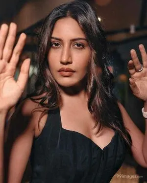 Surbhi Chandna / officialsurbhic фото голая #0116