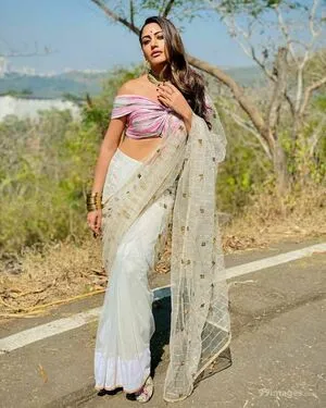 Surbhi Chandna / officialsurbhic фото голая #0118