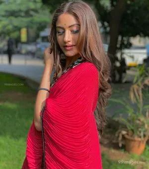 Surbhi Chandna / officialsurbhic фото голая #0122