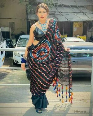 Surbhi Chandna / officialsurbhic фото голая #0125