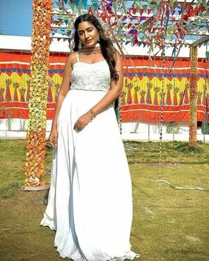 Surbhi Chandna / officialsurbhic фото голая #0138