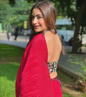 Surbhi Chandna / officialsurbhic фото голая #0140