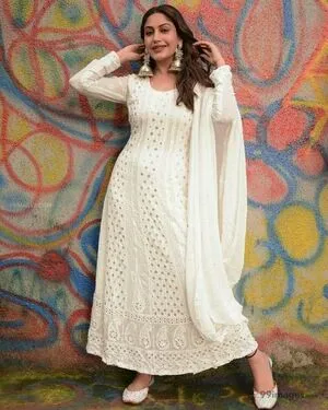 Surbhi Chandna / officialsurbhic фото голая #0171