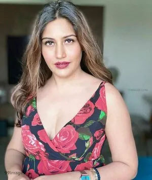 Surbhi Chandna / officialsurbhic фото голая #0172