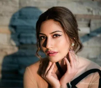 Surbhi Chandna / officialsurbhic фото голая #0173