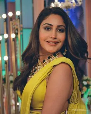 Surbhi Chandna / officialsurbhic фото голая #0184