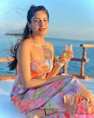 Surbhi Chandna / officialsurbhic фото голая #0189