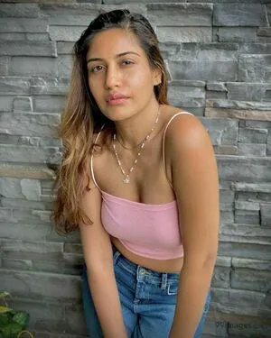 Surbhi Chandna / officialsurbhic фото голая #0190