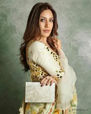 Surbhi Chandna / officialsurbhic фото голая #0195