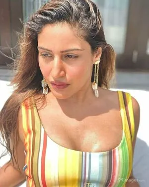 Surbhi Chandna / officialsurbhic фото голая #0200